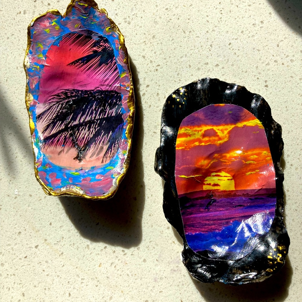Hawaiian themed oyster trinket dishes